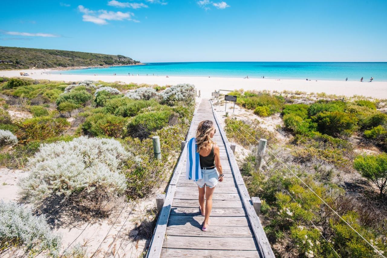 Pullman Bunker Bay Resort Margaret River Dunsborough Buitenkant foto A boardwalk at Cable Beach
