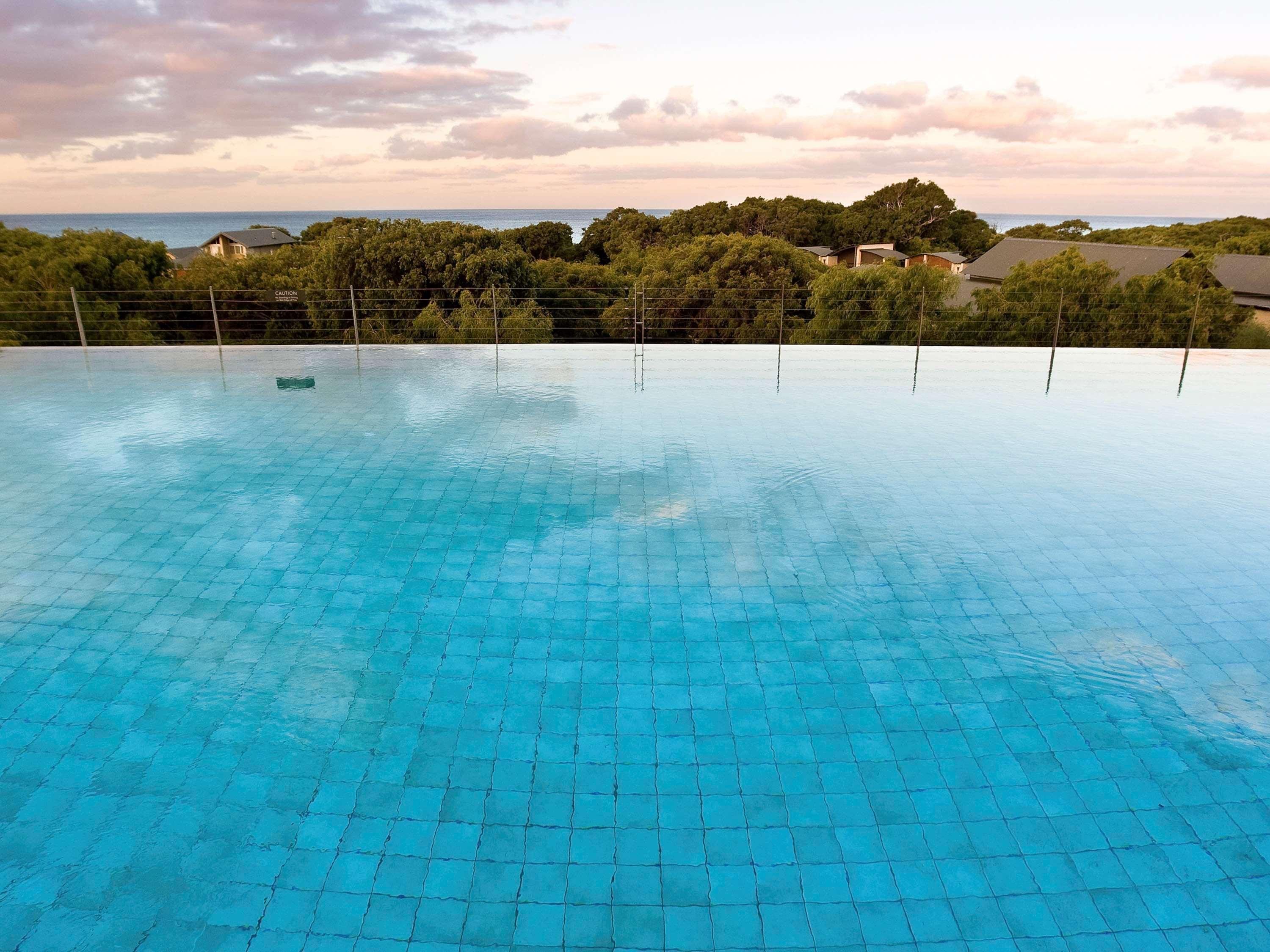 Pullman Bunker Bay Resort Margaret River Dunsborough Buitenkant foto Infinity pool at the Sheraton Resort, Fiji