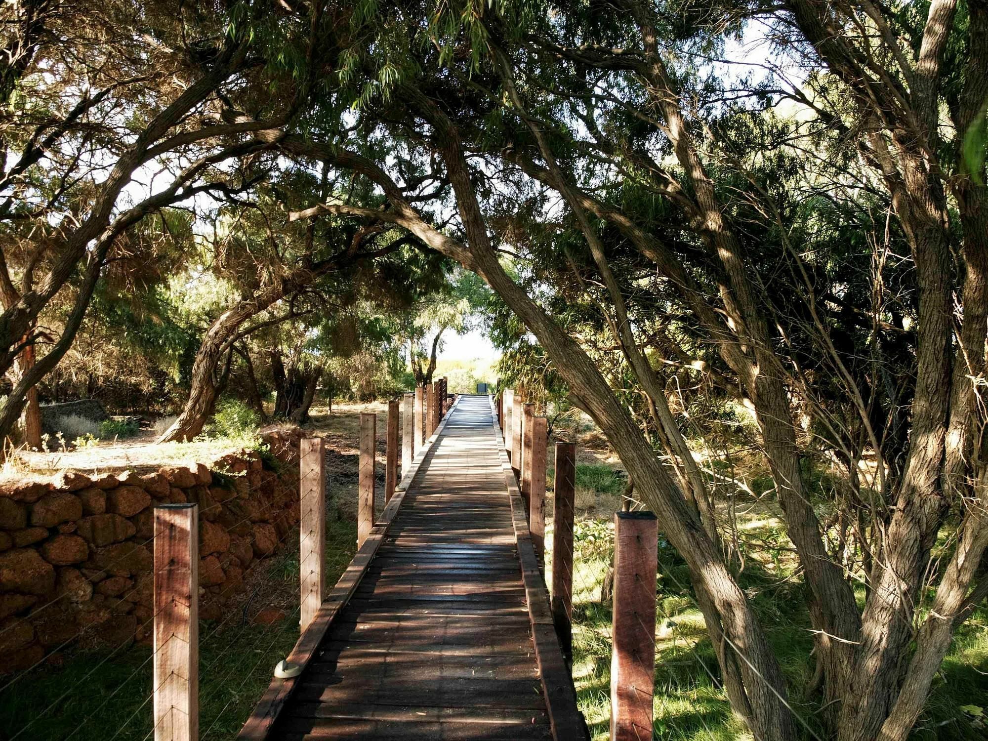 Pullman Bunker Bay Resort Margaret River Dunsborough Buitenkant foto The boardwalk at the entrance to the reserve